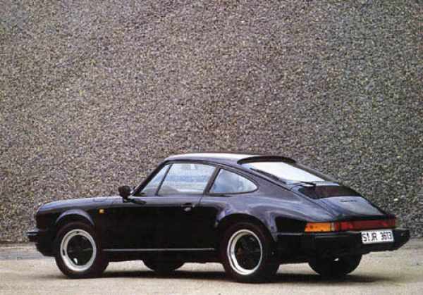 Black 1984 911 Carrera 3.2 seen from the side.