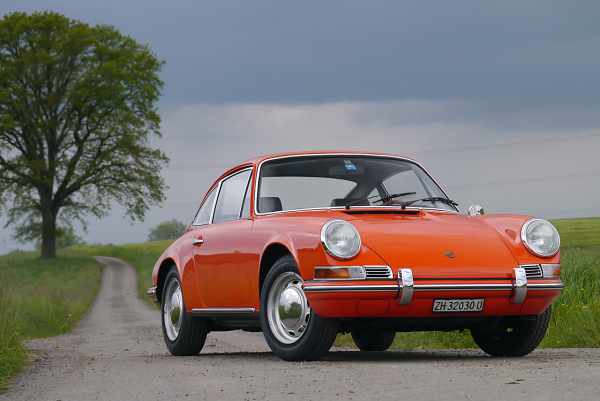Orange porsche 912